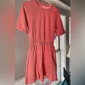 Old Navy t-shirt dress- never been worn, and still has the tags!